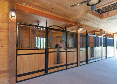 I corredi modulari pronti della stalla del cavallo, stalla equina piena pino/del bambù fronteggia