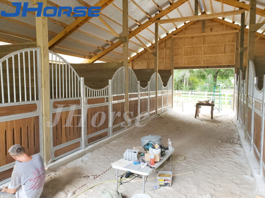 Materiale da otturazione di legno di bambù di Shelfter del tetto delle stalle europee dell'interno del cavallo