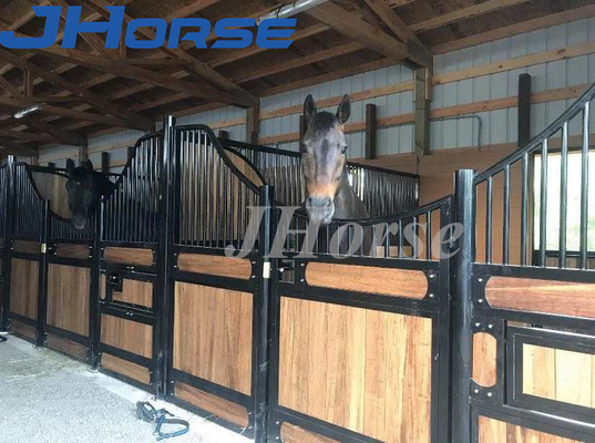 Costruzione prefabbricata stabile 3.6m delle parti anteriori della stalla della scatola del cavallo di bambù portatile della struttura d'acciaio