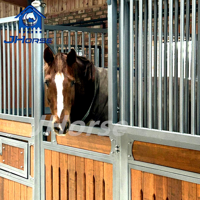 Fronti di stabilità dei cavalli europei pannelli di acciaio legno resistente alle intemperie polvere rivestita stalla galvanizzata stalle di cavalli europee