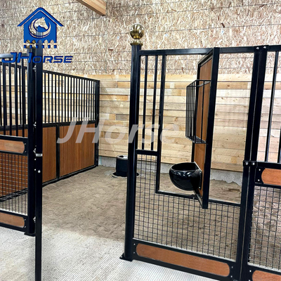 Pannelli anteriori di stalle di cavalli europei personalizzati resistenti alle intemperie Bambù/pino per installazione in azienda agricola