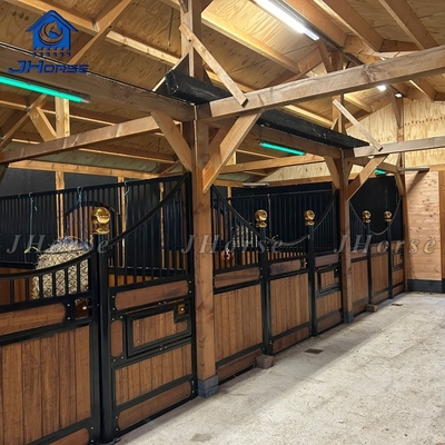 Stabile resistente alla ruggine Stabilità delle stalle da cavallo Trattamento della superficie rivestita in polvere