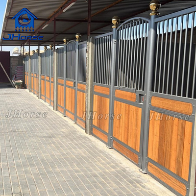 Porta stabile per cavalli in acciaio e bambù o personalizzata