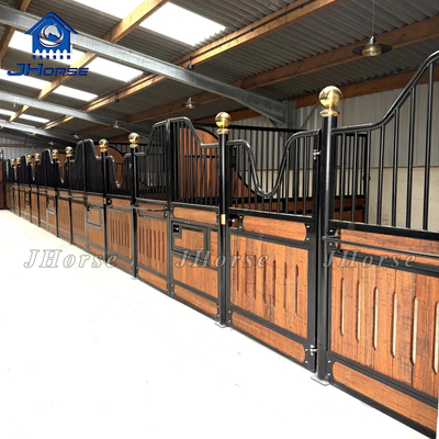 Pallone di lusso europeo stabile Interni pannelli murali Interni stallone da cavallo in bambù con alimentatore a rotolo stabile